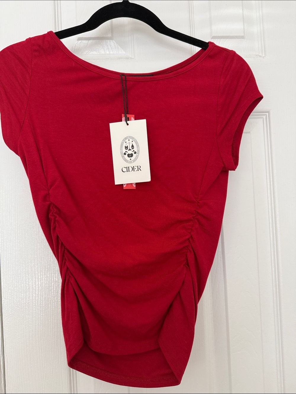 BOAT NECK RUCHED TEE